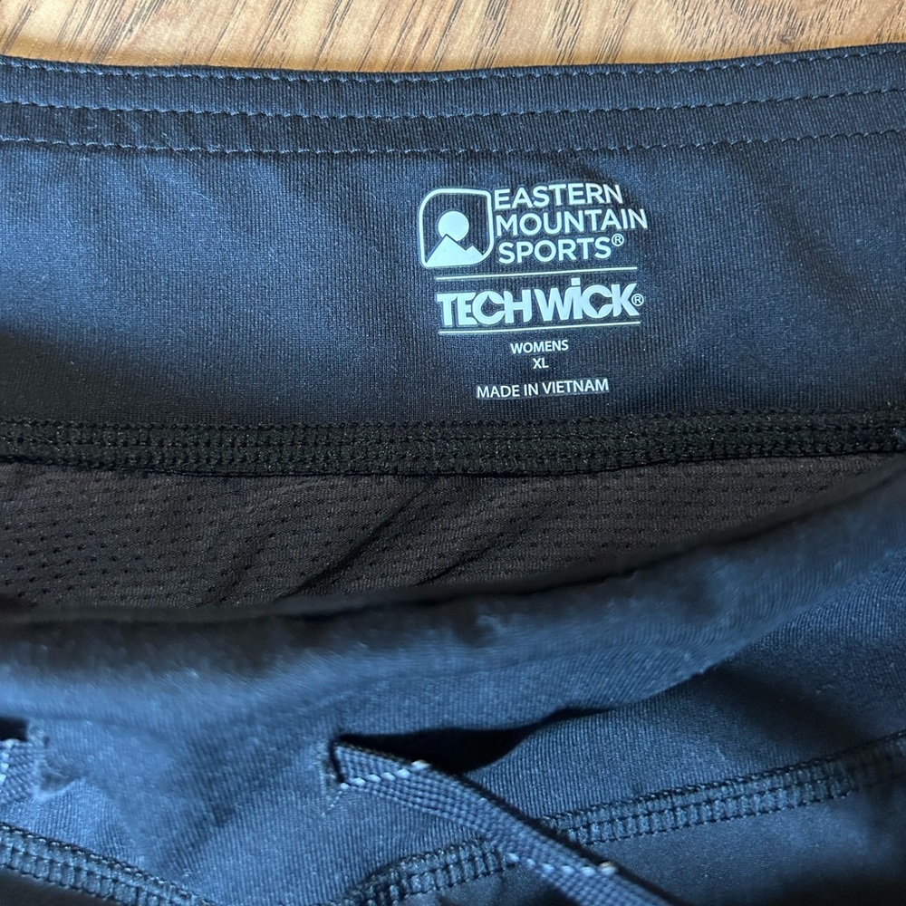 Athletic shorts - Picture 2 of 4